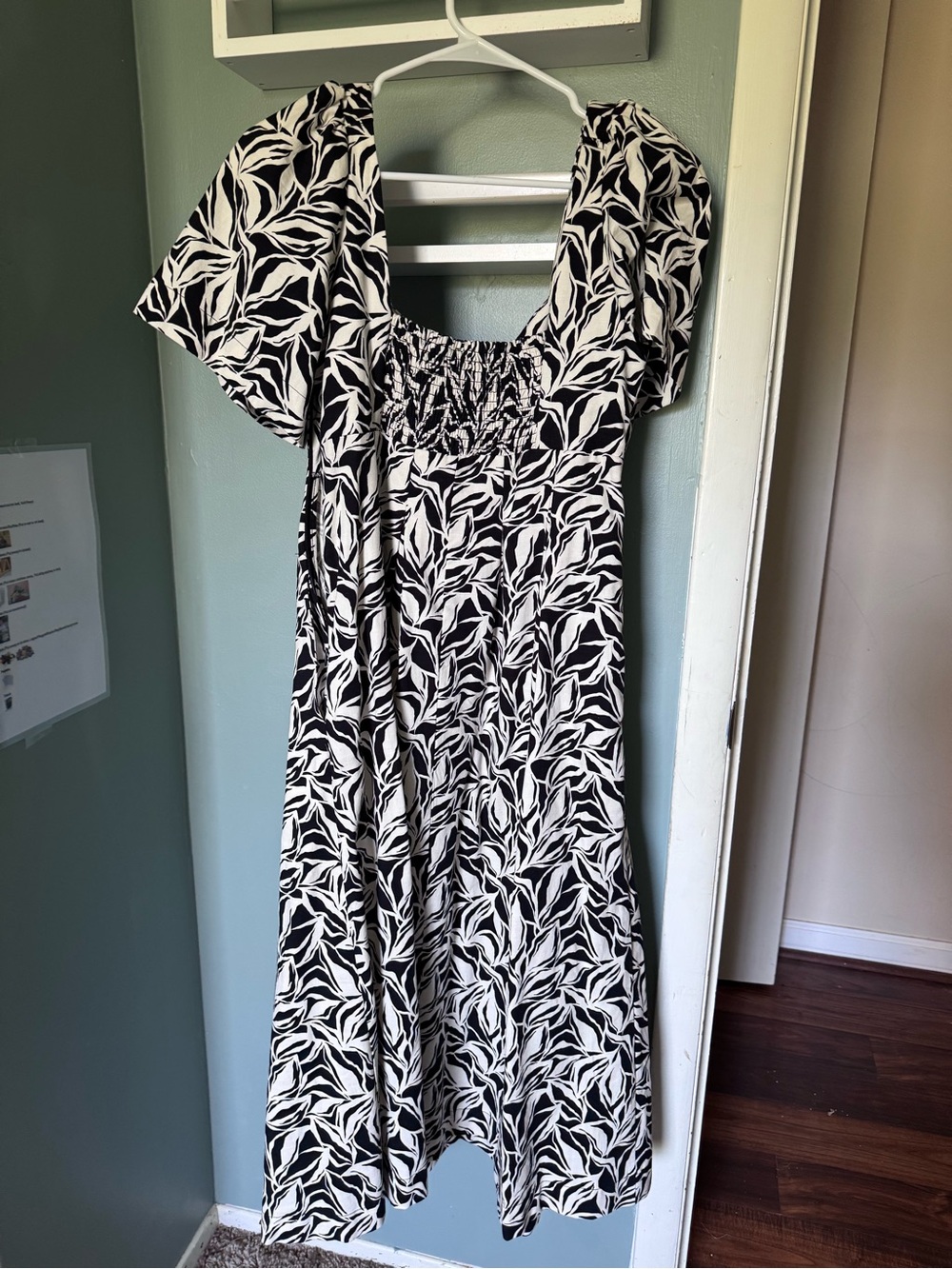 Target Black and White Leaf-Print Midi Dress - Picture 6 of 6